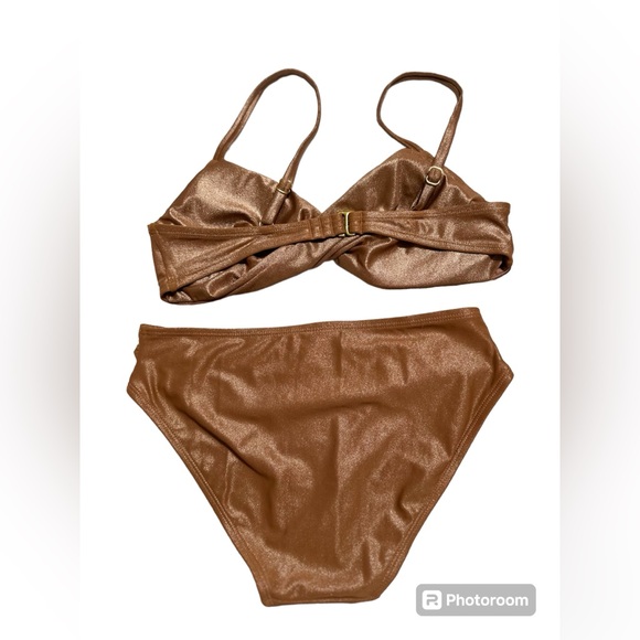 Bikini - Picture 2 of 2